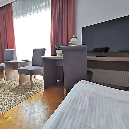 Hotel Zieliniec 2*